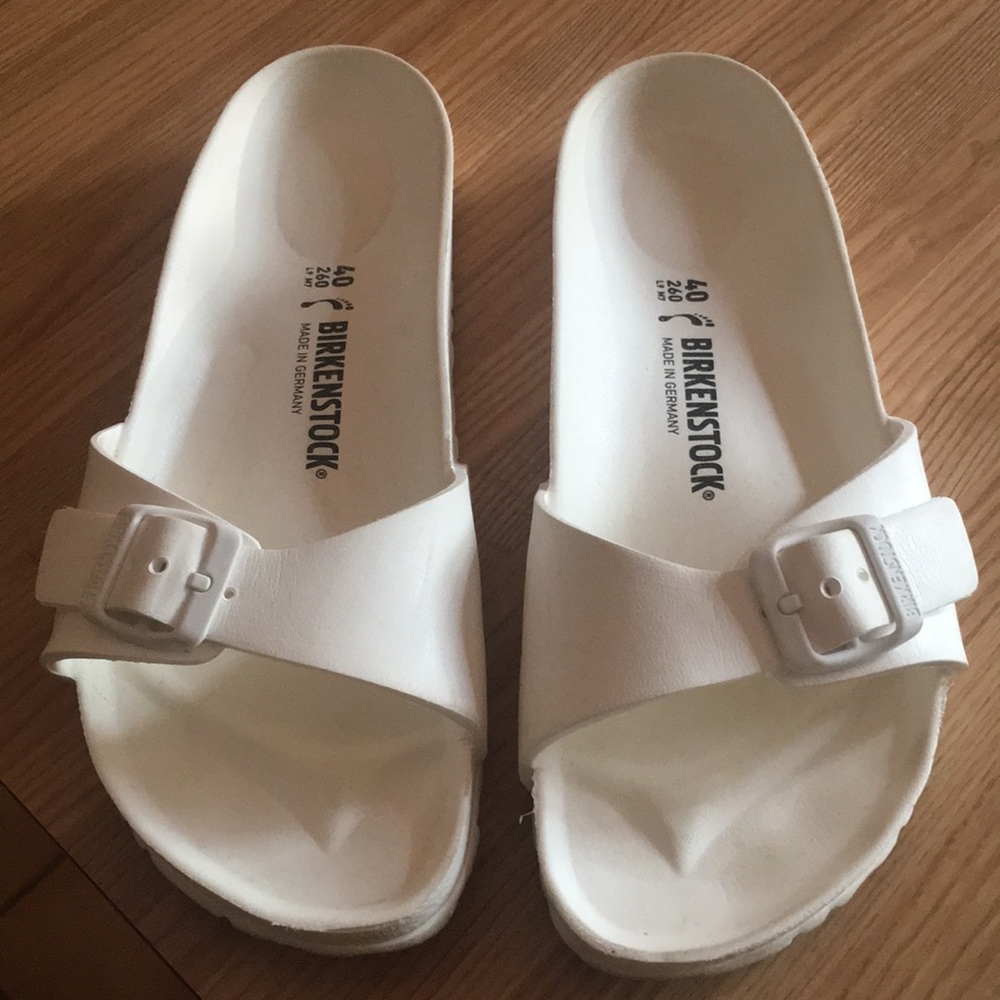 Gorgeous Birkenstock white sandals 40/9